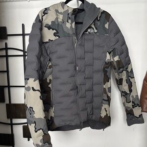 KUIU Men's Gray and Tan Camo Puffer Jacket